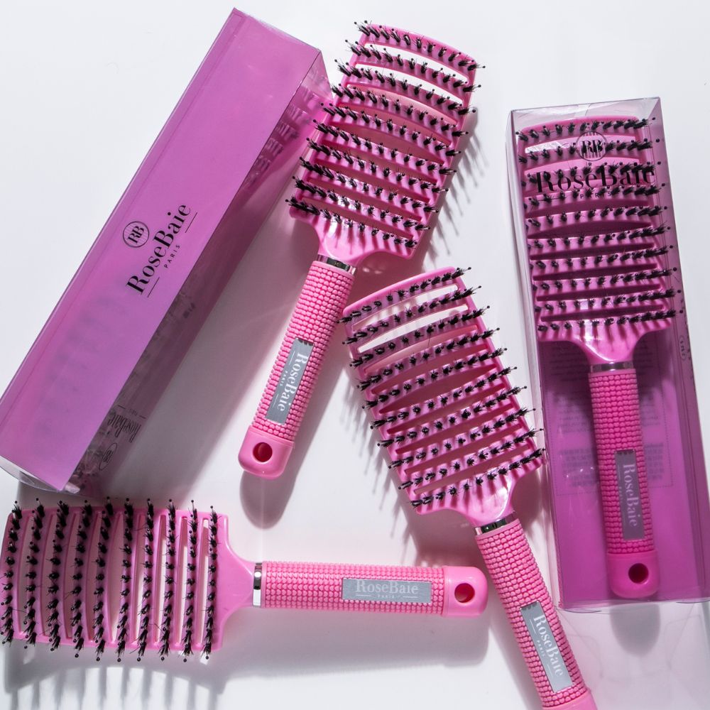 Brosse à poils de sanglier RoseBaie : le secret pour des cheveux sains et brillants.